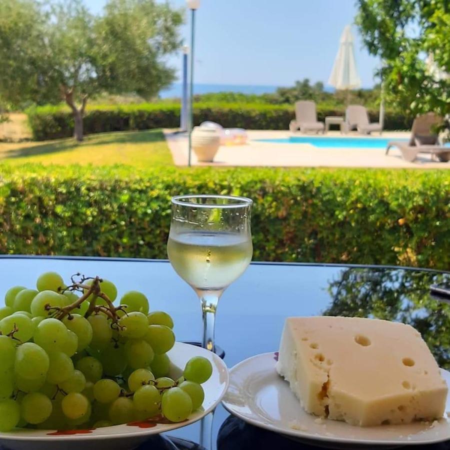 Monambeles Villas Свороната Екстер'єр фото