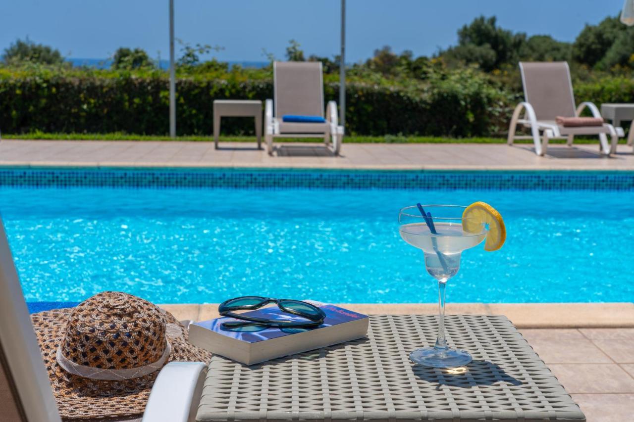 Monambeles Villas Свороната Екстер'єр фото