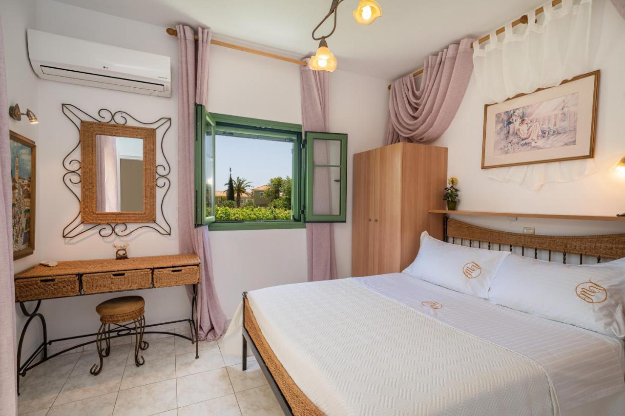 Monambeles Villas Свороната Екстер'єр фото