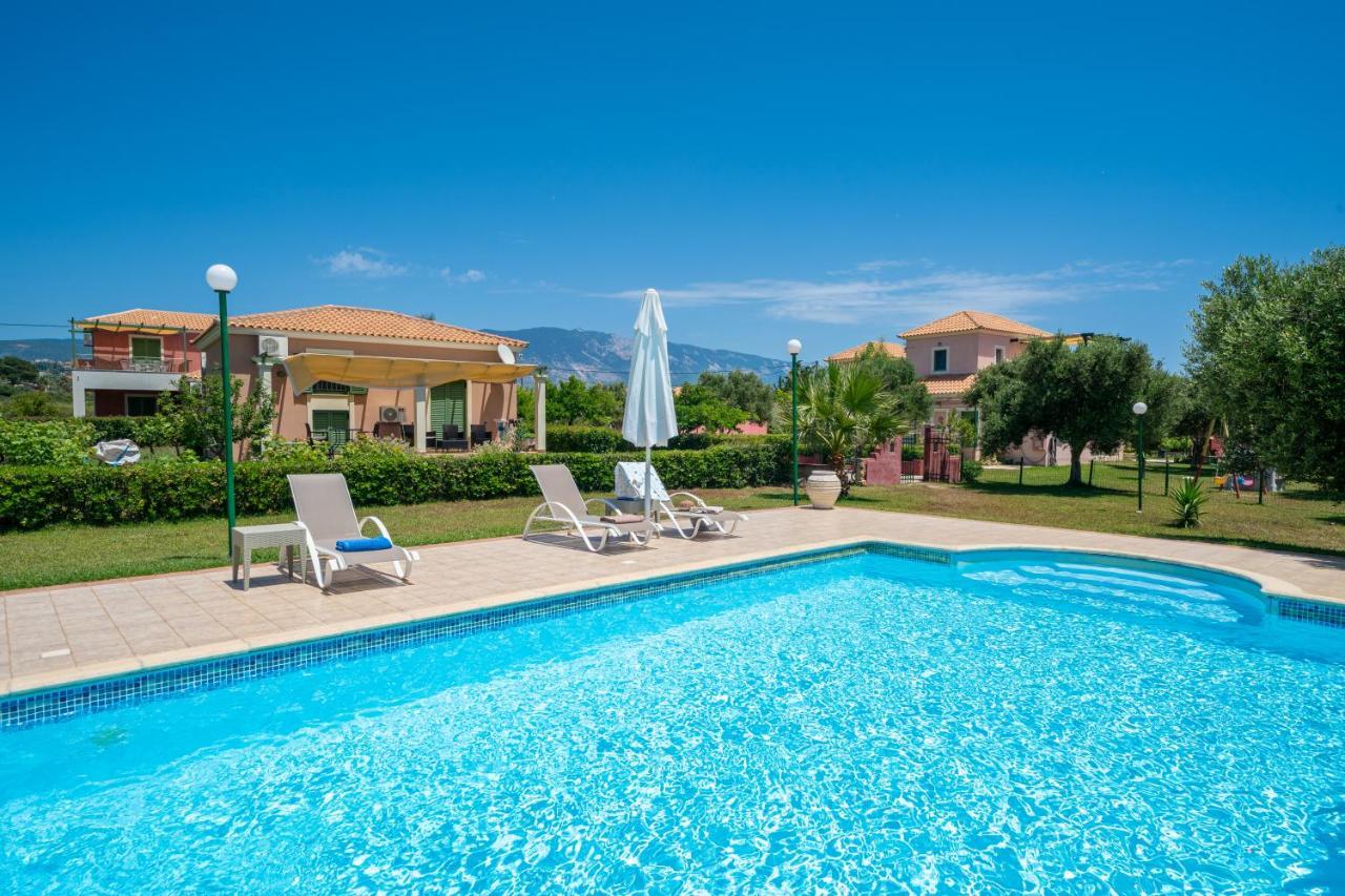 Monambeles Villas Свороната Екстер'єр фото