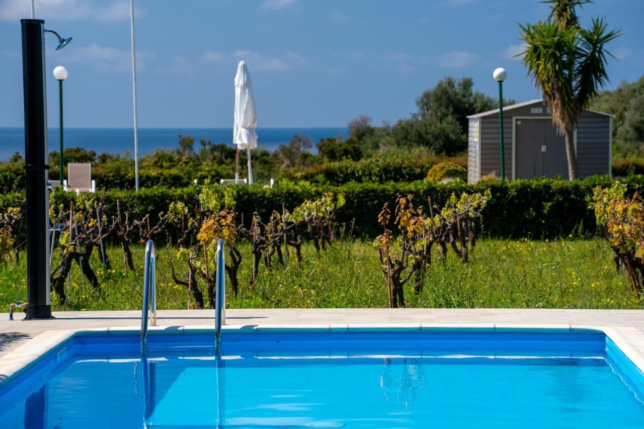 Monambeles Villas Свороната Екстер'єр фото