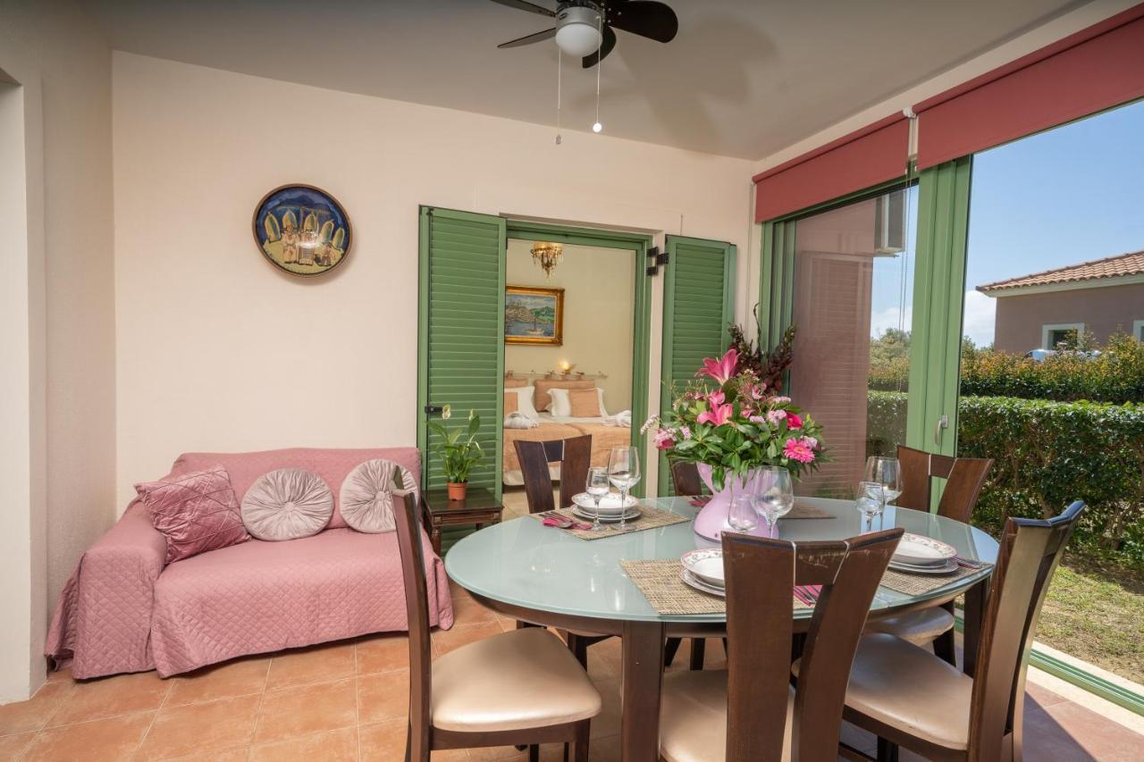 Monambeles Villas Свороната Екстер'єр фото