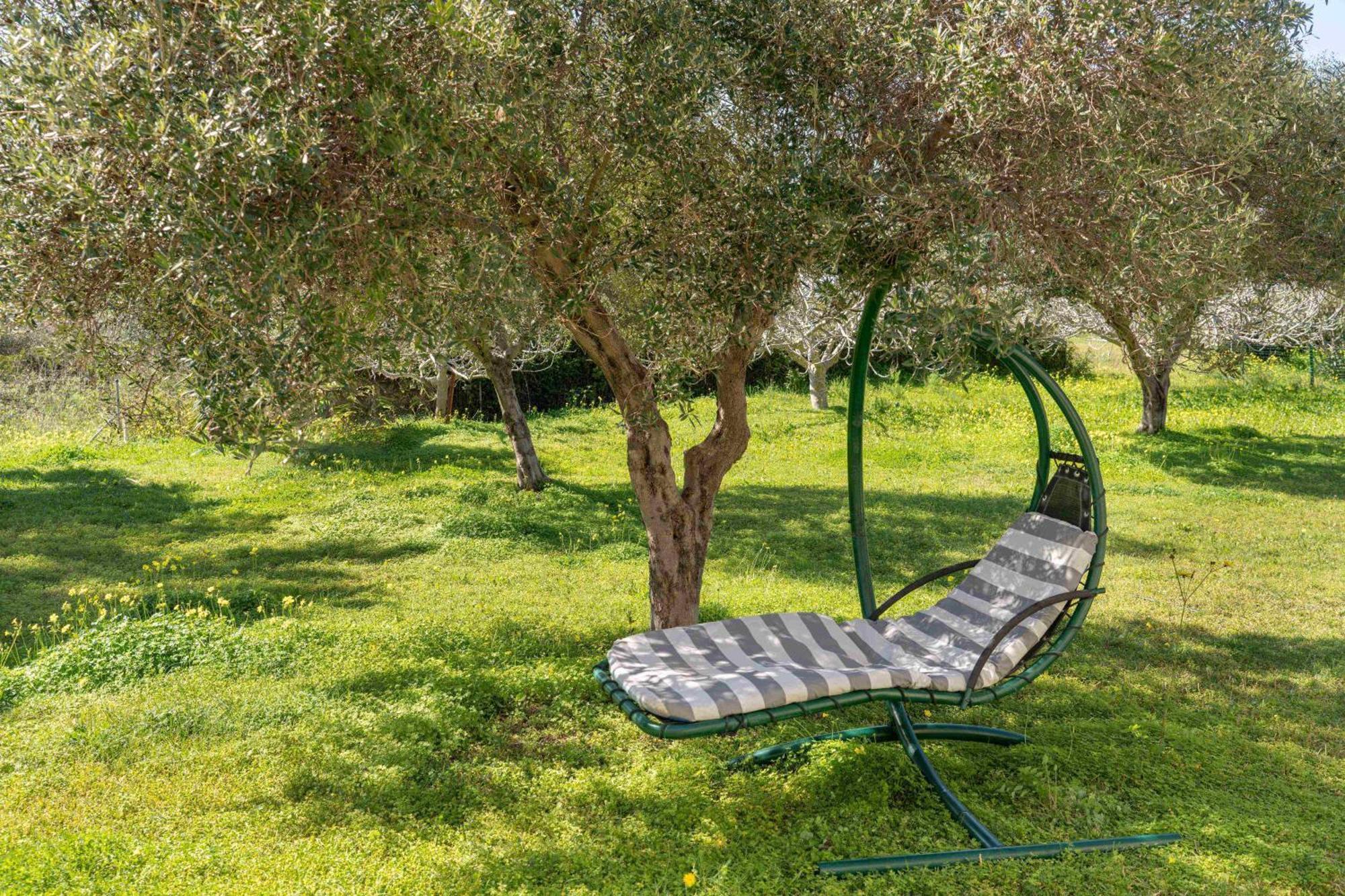 Monambeles Villas Свороната Екстер'єр фото