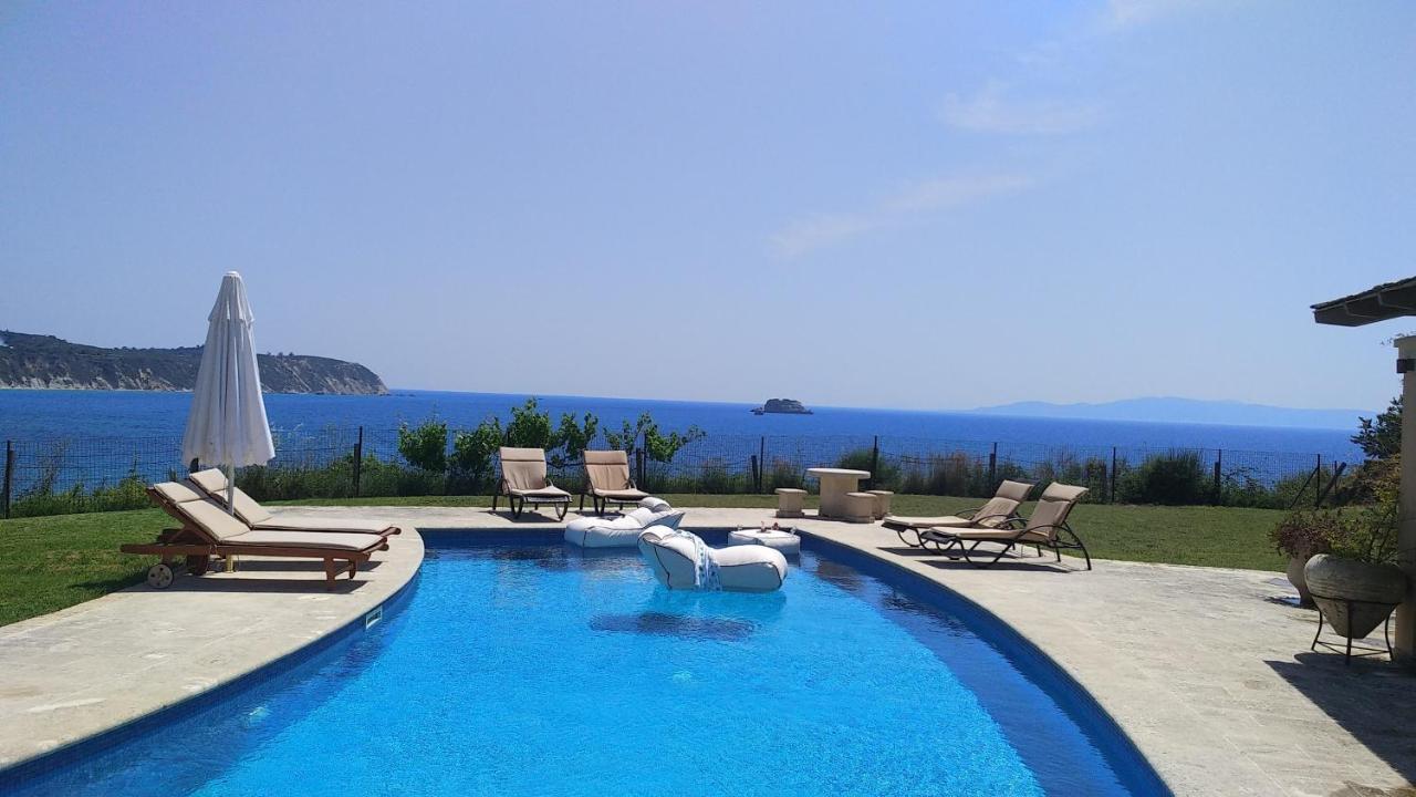 Monambeles Villas Свороната Екстер'єр фото