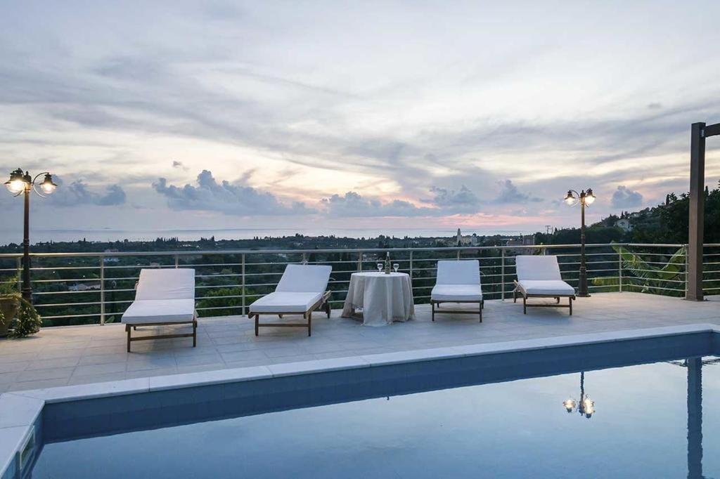 Monambeles Villas Свороната Екстер'єр фото