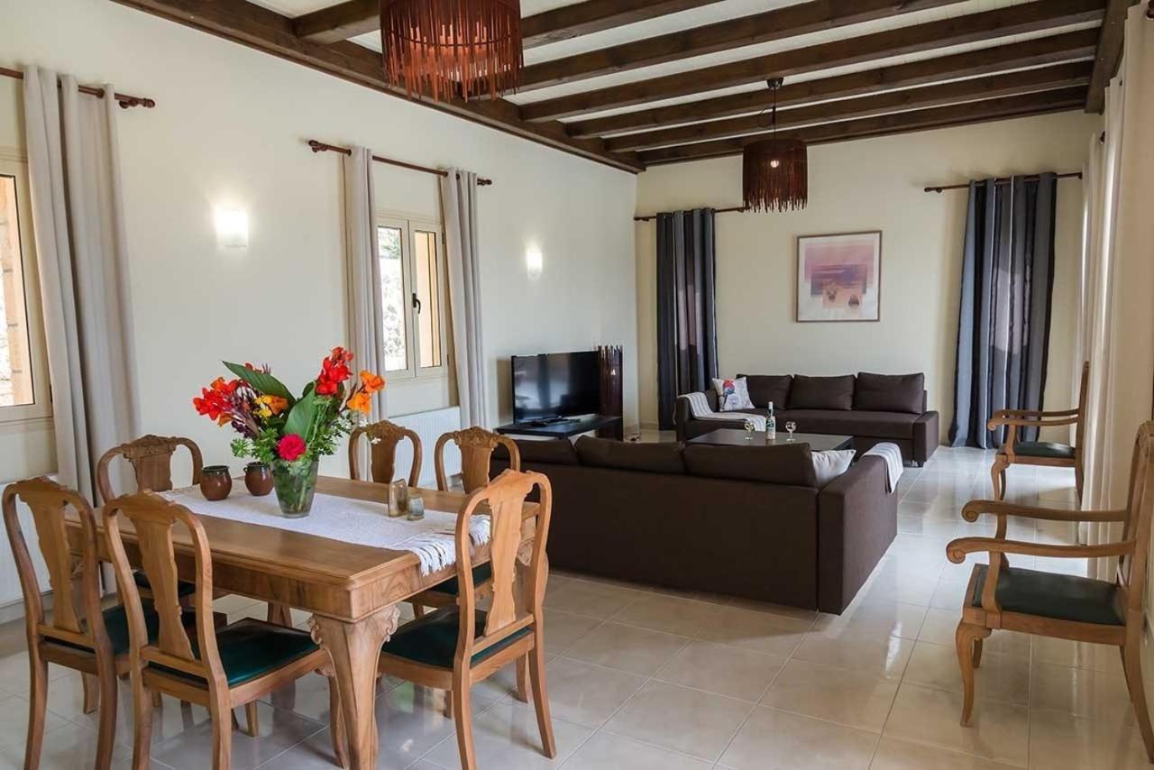 Monambeles Villas Свороната Екстер'єр фото